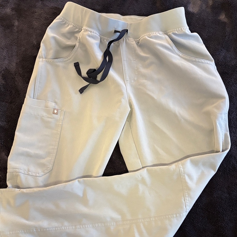 Figs women’s Light Gray Cargo Pants
